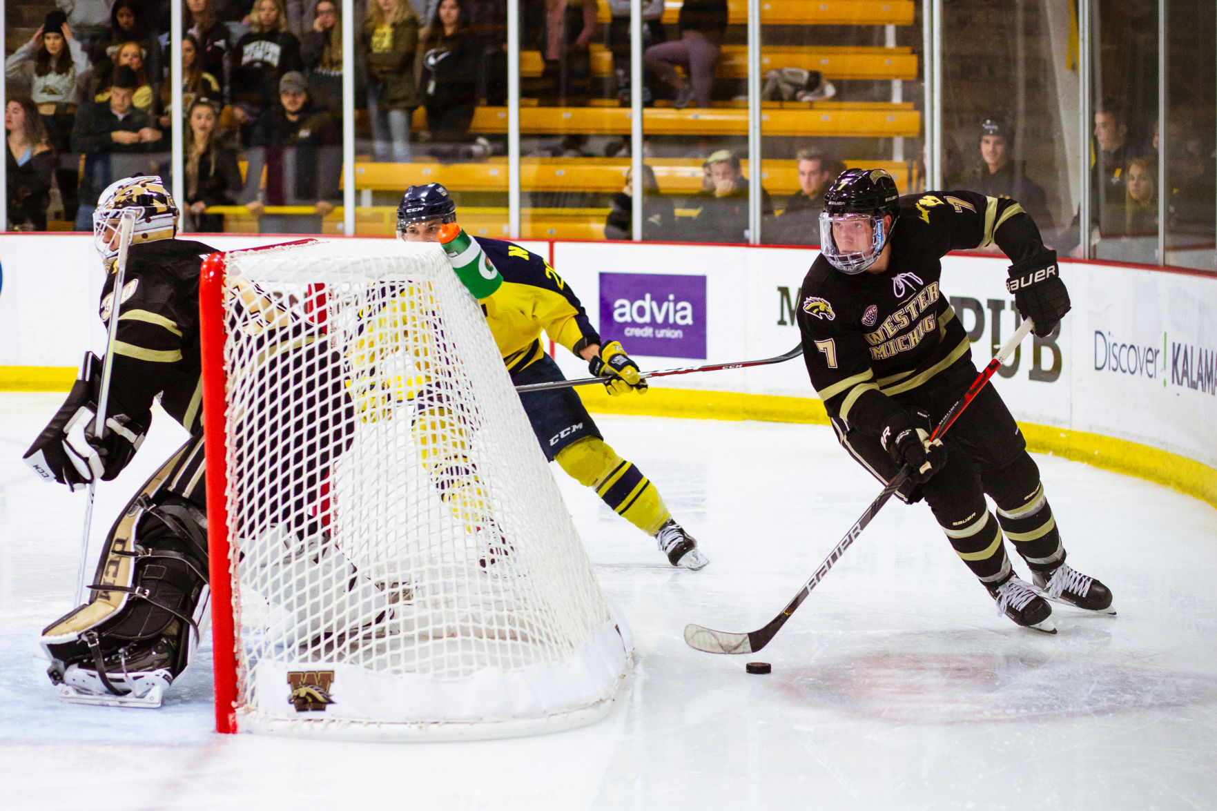 Hockey enters first home and home series against Bowling Green